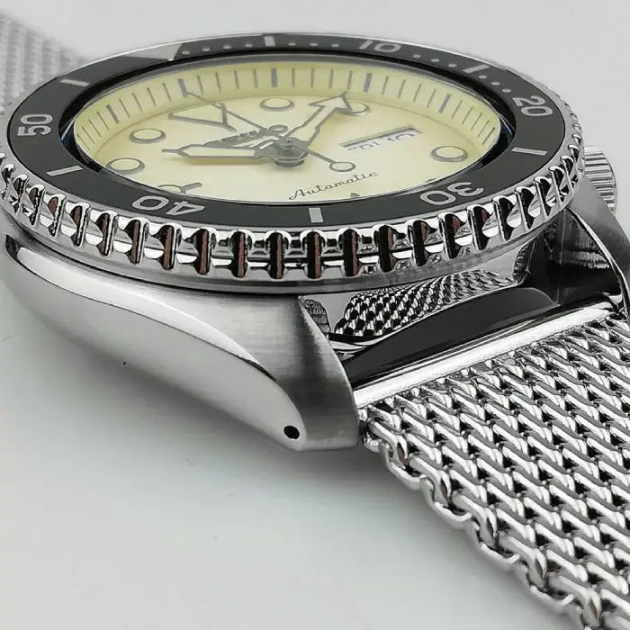 Seiko 5 Sports SRPD67K1 sporty men's wrist watch display