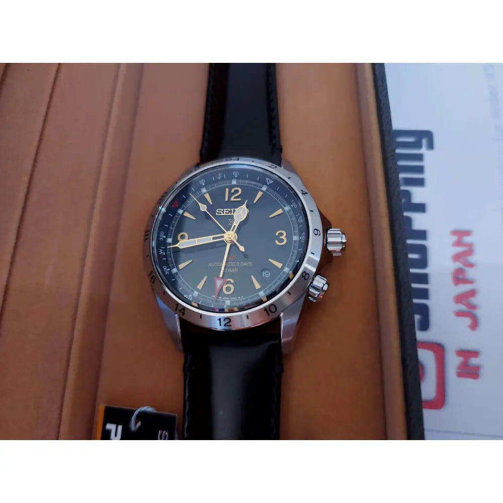 Seiko SBEJ005 Alpinist GMT men's watch side profile 39.5mm case crown detail